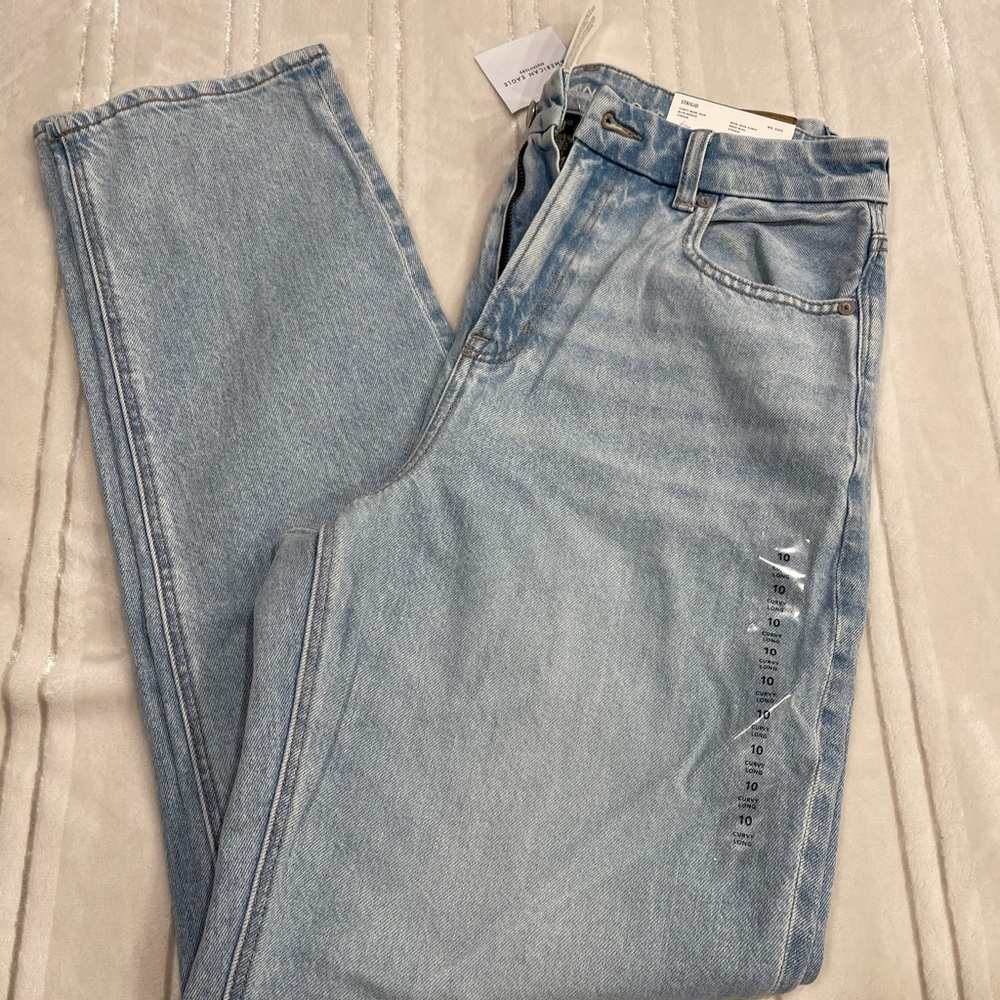 New! American Eagle, Light Blue Denim Curvy mom Jeans, 10 LONG